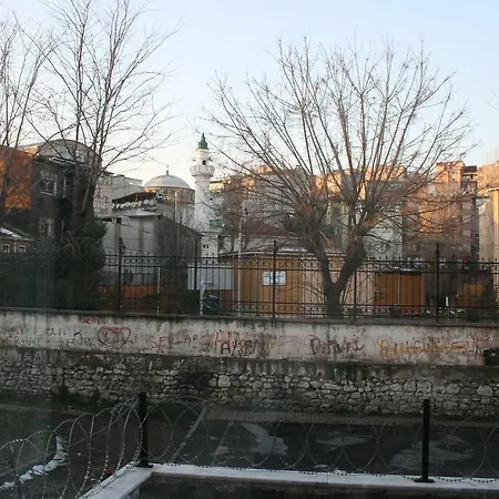 Mete Apartment *