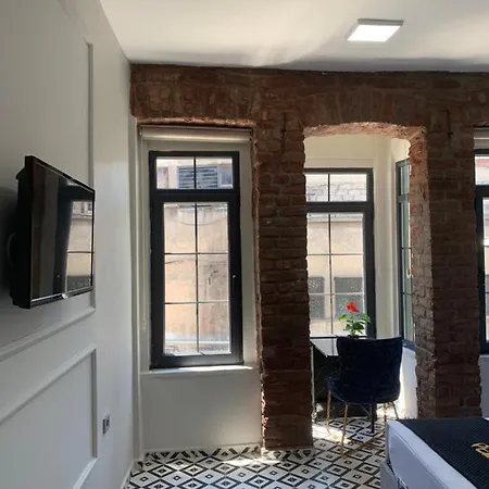 Apartment Nearby Taksim Spacious Flat With Duble Bed