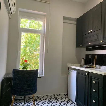 Nearby Taksim Spacious Flat With Duble Bed Apartment
