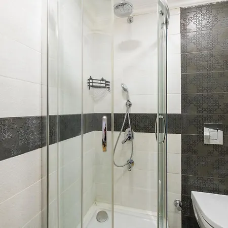 Elegant 2 Bedroom Duplex House With Garden In Cihangir *