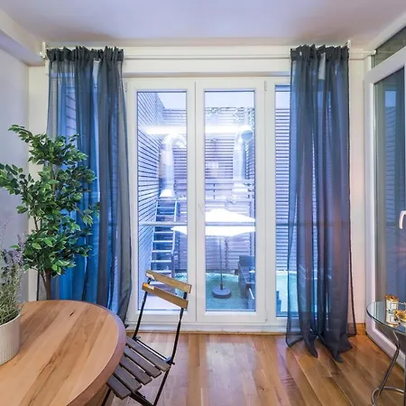 Elegant 2 Bedroom Duplex House With Garden In Cihangir Apartment Istanbul