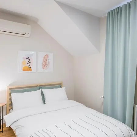 Apartment Elegant 2 Bedroom Duplex House With Garden In Cihangir