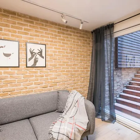 Elegant 2 Bedroom Duplex House With Garden In Cihangir Apartment