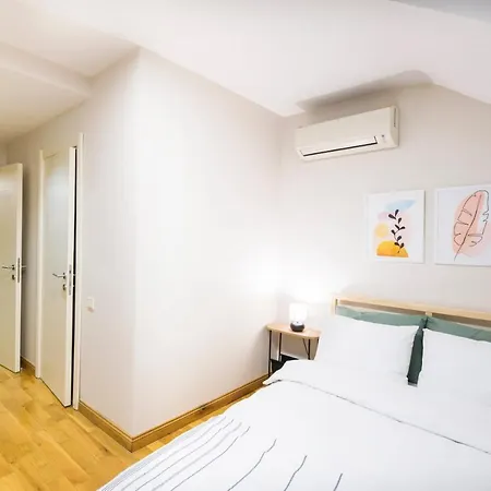 Apartment Elegant 2 Bedroom Duplex House With Garden In Cihangir