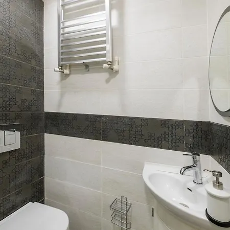 Elegant 2 Bedroom Duplex House With Garden In Cihangir