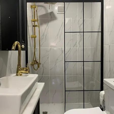 Nearby Taksim Spacious Flat With Duble Bed *