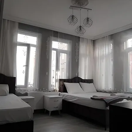 Gunes Couette-café Istambul