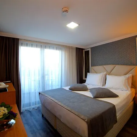 Almina Istanbulská provincie
