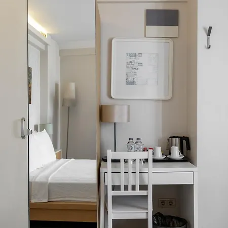Elanaz Hotel 3*