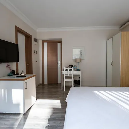 Elanaz Hotel 3*