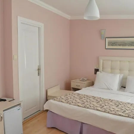 Huxley And Aparts Old City 3*