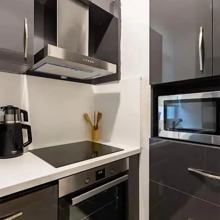 Renovated Art Deco Charm In The Heart Of Nisantasi Apartmán