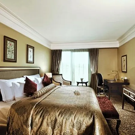 Crowne Plaza By Ihg Hotel