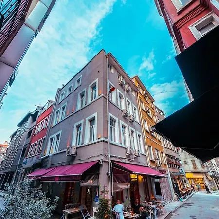 Classy Furnished Studio In The Heart Of Karakoy Apartment