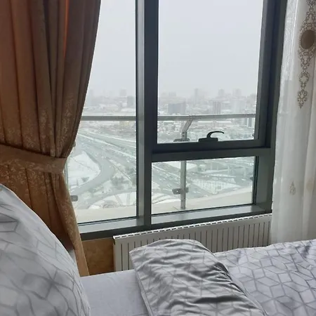 Apartment Mall Of 1 *