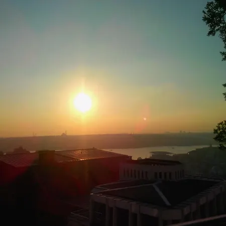 The Pera Hill 4*