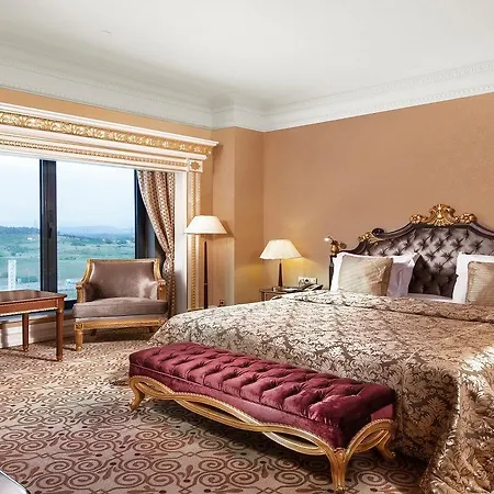 Crowne Plaza By Ihg Hotel