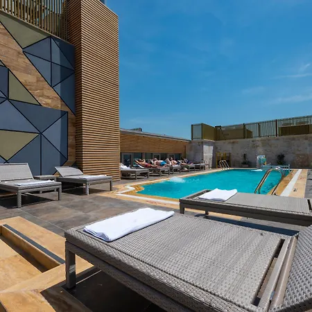 Ramada By Wyndham Pera Taksim מלון
