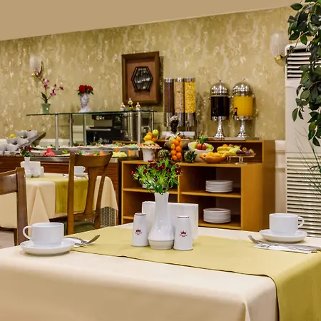 Hotel Golden Crown