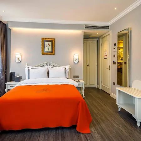 Amiral Palace Hotel&spa Hotel