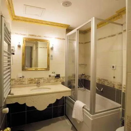 Maywood Hotel