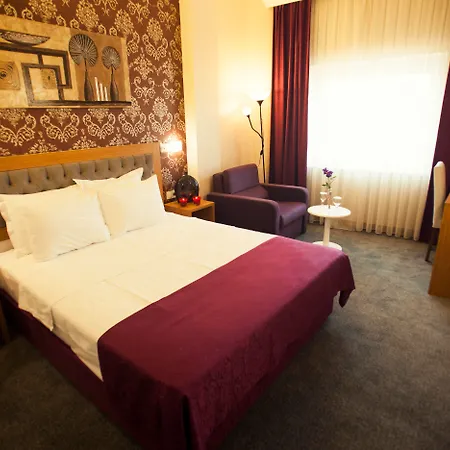 Hotel Helikon Business 3*