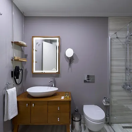 Walton Galata 4*