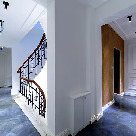 מלון Walton Galata 4*