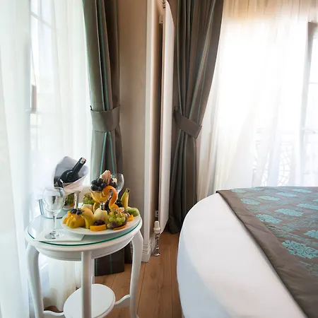 Antusa Palace & Hotell