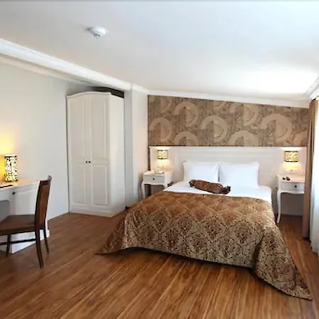 Отель Taksim Pera Orient 4*