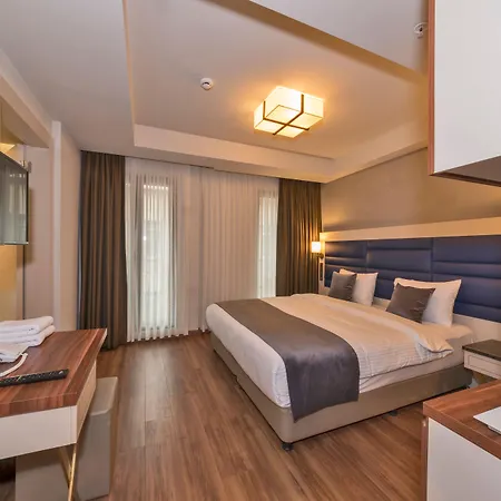 Hotel Golden Royal & 4*