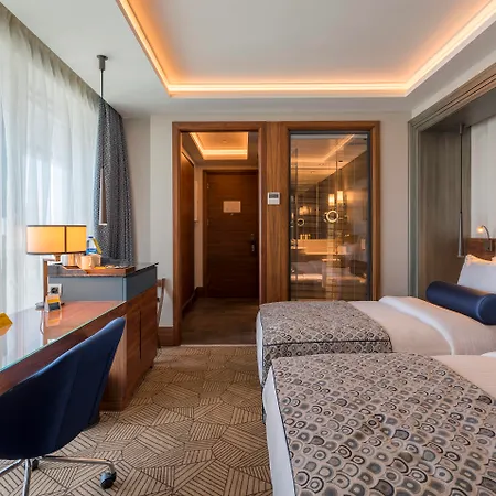מלון Golden Tulip Bayrampasa 5*