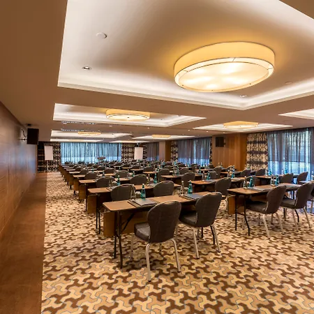 Golden Tulip Bayrampasa מלון 5*
