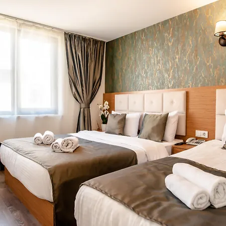 The Camelot Hotel 2*