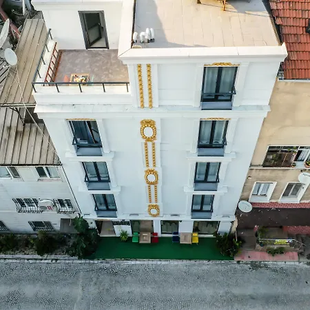 The Camelot Hotel 2*