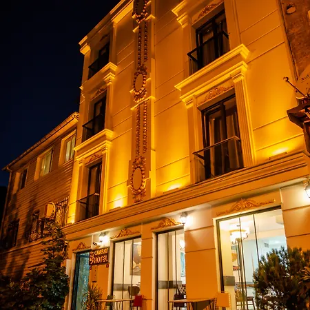 The Camelot Hotel 2*