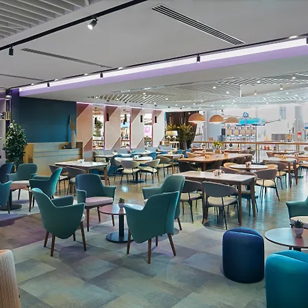 Hotel Yotel Airport, Entrance 2*