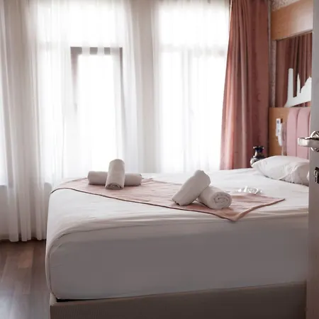 Hotel Megaron 3*