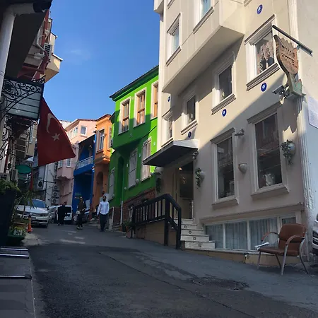 Megaron Hotel 3*