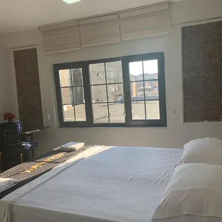 Apartment Nearby Taksim Spacious Flat With Duble Bed