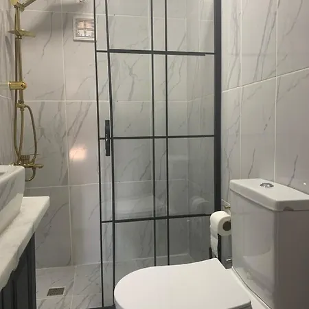 Nearby Taksim Spacious Flat With Duble Bed Apartment