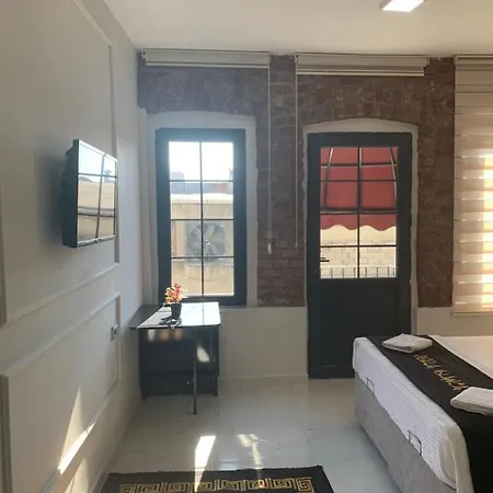 Apartment Nearby Taksim Spacious Flat With Duble Bed