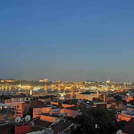 Amazing Rooftop View & Location Apartment