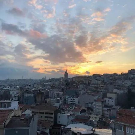Apartment Amazing Rooftop View & Location *