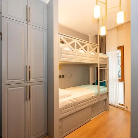 Lynda Hotel