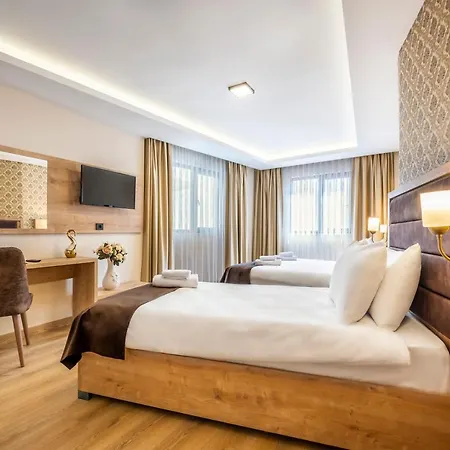 מלון Emin Palace