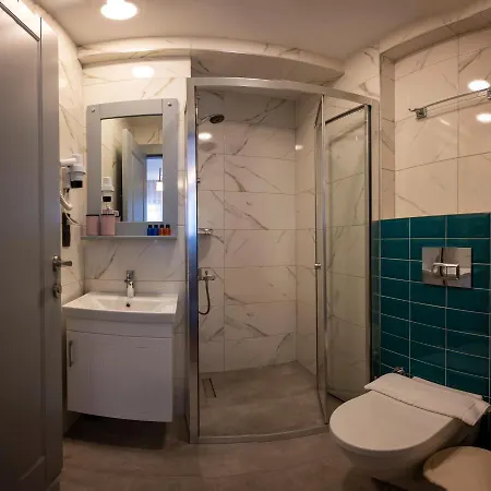 Lynda Hotel