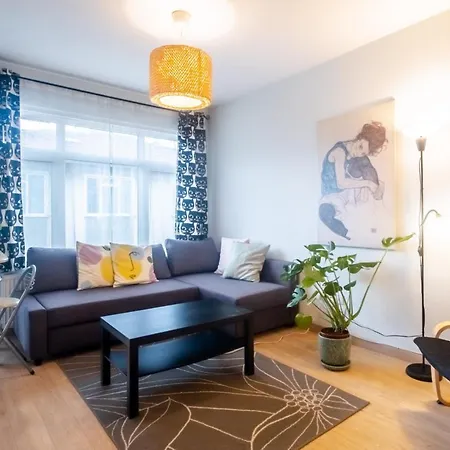 Flat With Balcony Near Bull Statue In Kadikoy Апартаменты