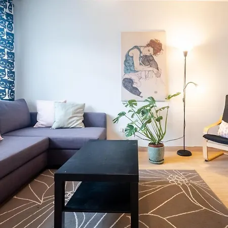 Flat With Balcony Near Bull Statue In Kadikoy Стамбул