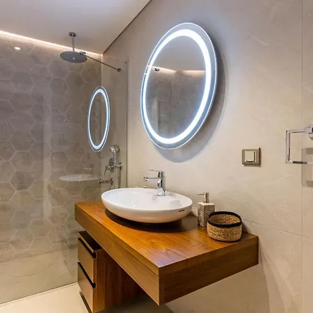 Trendy Beyoglu: Stylish Nearby アパート